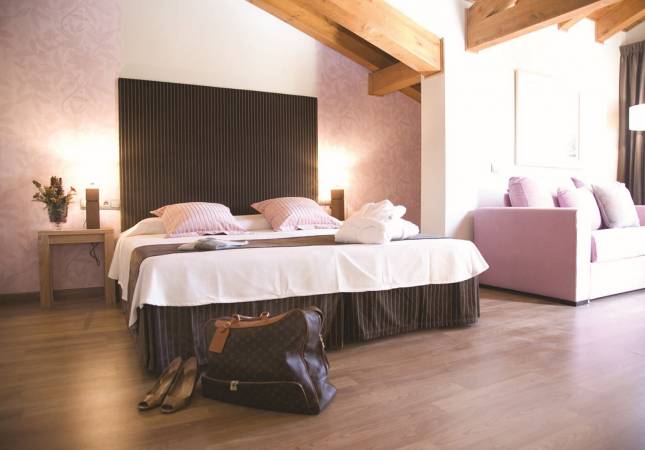 Románticas habitaciones en HOTEL ARHA RESERVA DEL SAJA. El entorno más romántico con los mejores precios de Cantabria